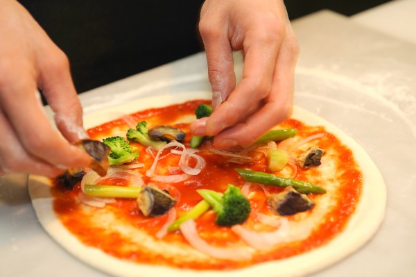 ピザ生地は自分で作れる？基本的な作り方と種類について解説サムネイル